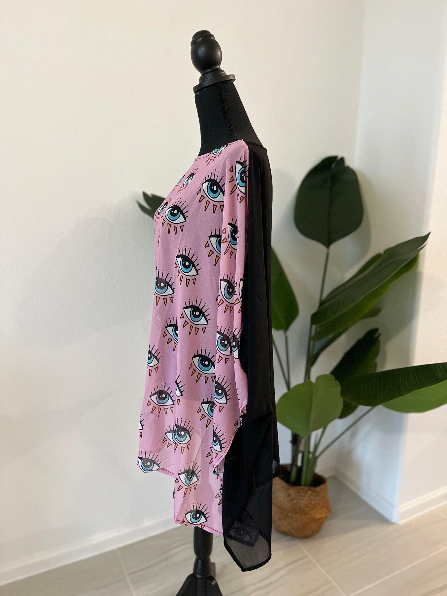 Pink eye short poncho